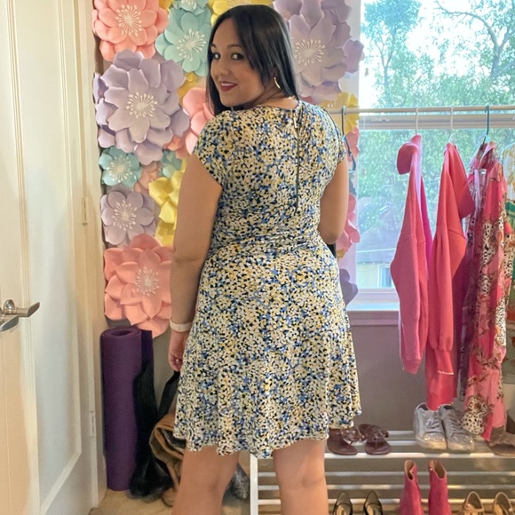 Perfect for spring! Michael Kors blue and yellow floral dress - Picture 4 of 8